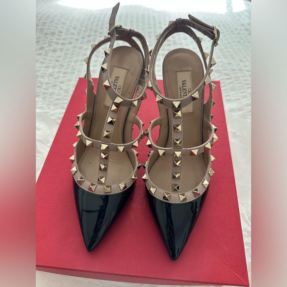 Authentic Valentino Rockstud Accents Patent Leather T-Strap Pumps Size:US7, IT37